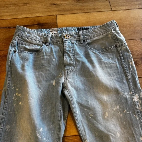 Volcom denim light wash jeans with white paint splatters, 5 pocket, size 36. - Picture 3 of 14